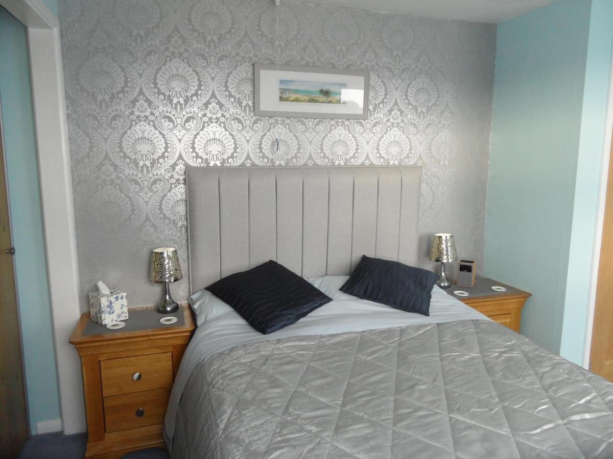 Monterey Pines Bed & Breakfast Хелстън Екстериор снимка