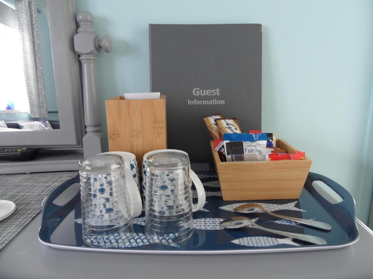 Monterey Pines Bed & Breakfast Хелстън Екстериор снимка