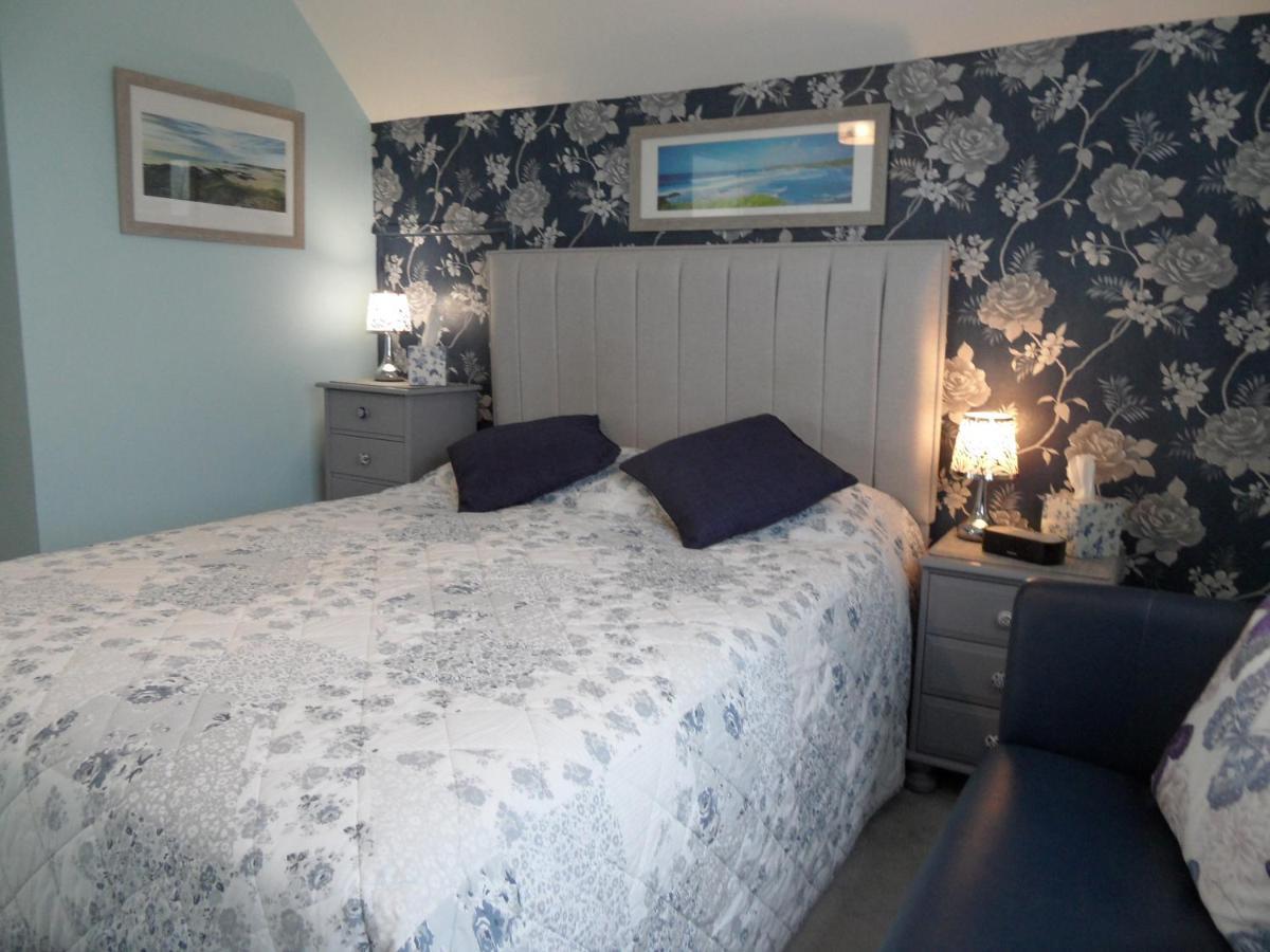 Monterey Pines Bed & Breakfast Хелстън Екстериор снимка