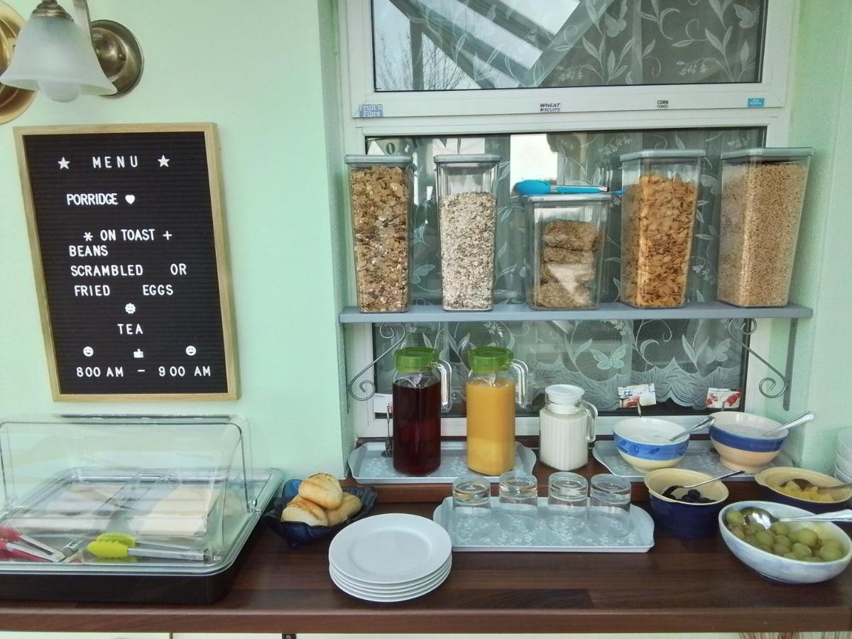 Monterey Pines Bed & Breakfast Хелстън Екстериор снимка