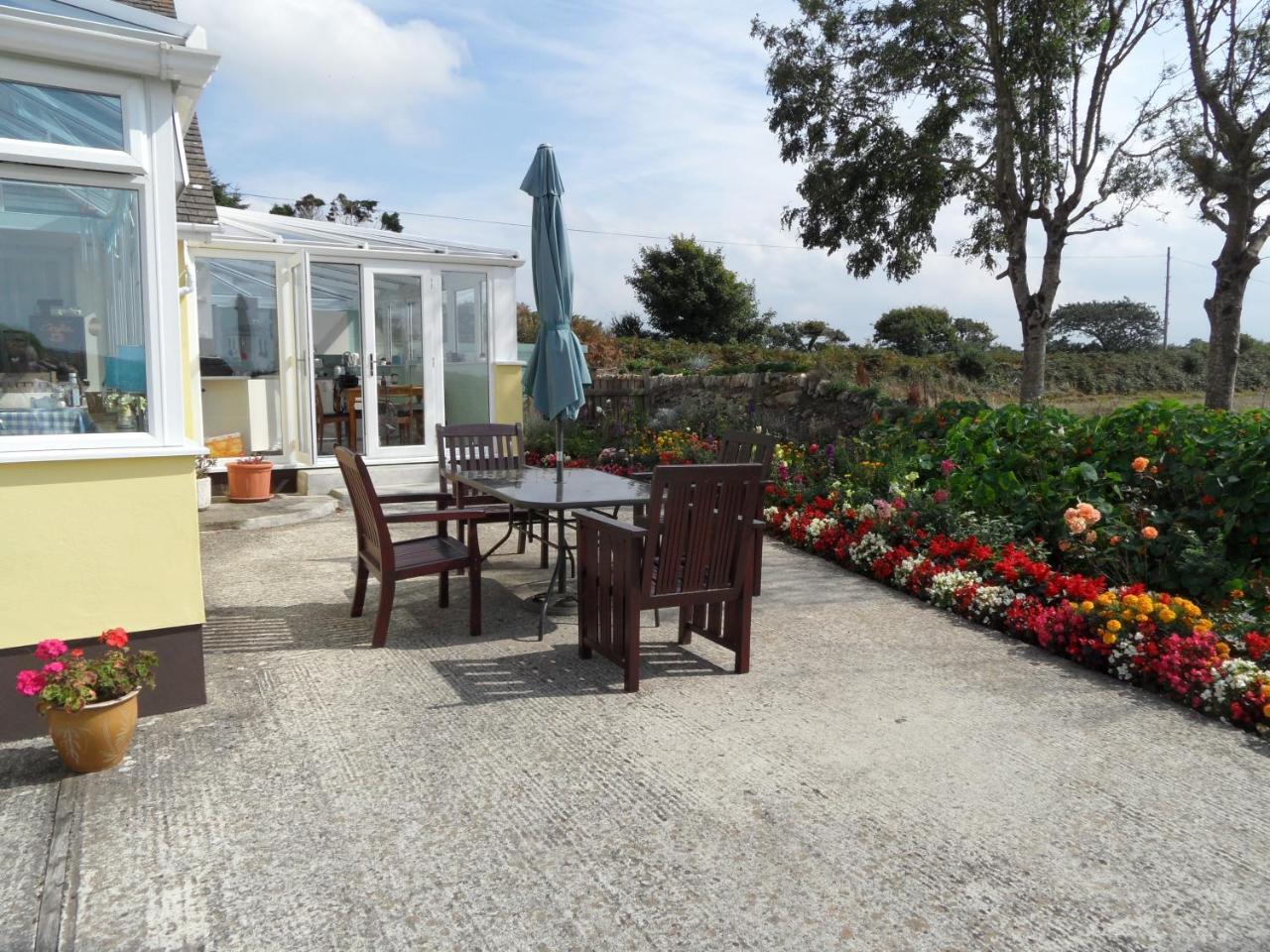 Monterey Pines Bed & Breakfast Хелстън Екстериор снимка